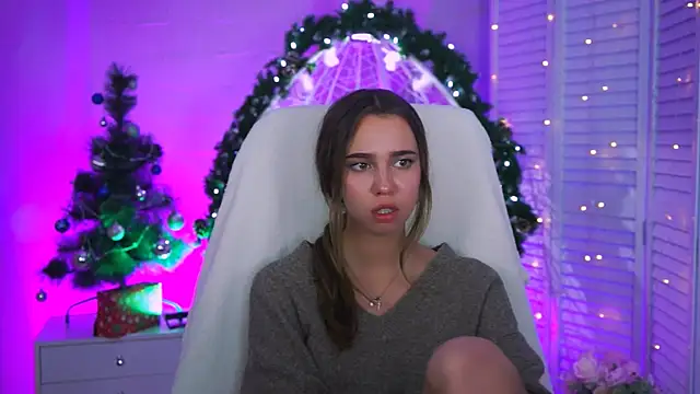 Snapshot of KimPorins chatting on 12-16-25, 12:21 KimPorins online show from 12-16-25, 12:21