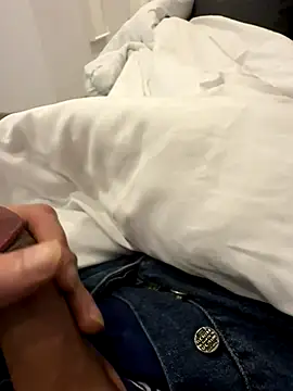 Snapshot of doble_19 chatting on 12-18-25, 05:30 doble 19 online show from 12-18-25, 05:30