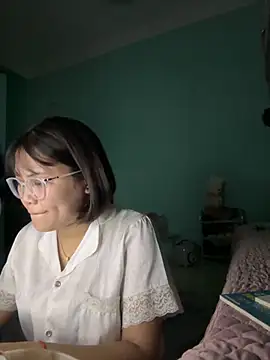 Snapshot of polly_chan chatting on 12-05-25, 07:06 polly chan online show from 12-05-25, 07:06