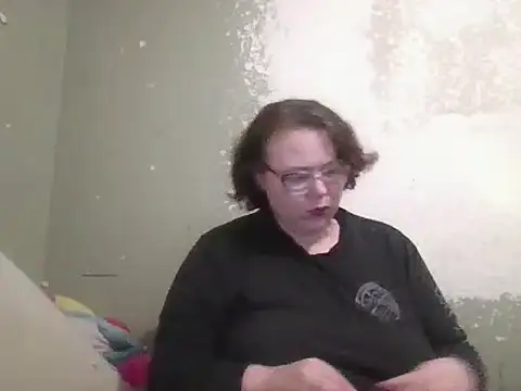 Snapshot of Rentastnrgurl chatting on 12-15-25, 11:58 Rentastnrgurl online show from 12-15-25, 11:58