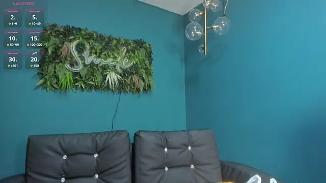 Snapshot of ZiaCooper_ chatting on 12-15-25, 12:20 ZiaCooper online show from 12-15-25, 12:20