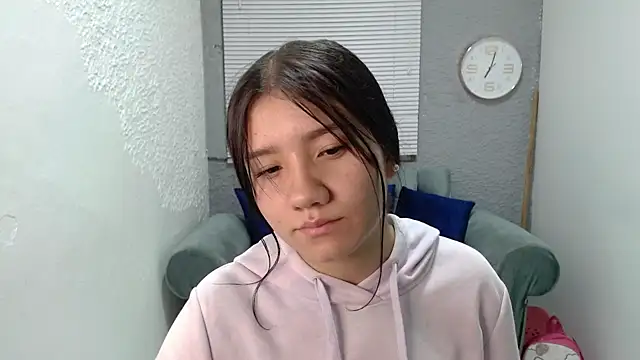 Snapshot of aurorafuckass chatting on 12-17-25, 12:11 aurorafuckass online show from 12-17-25, 12:11