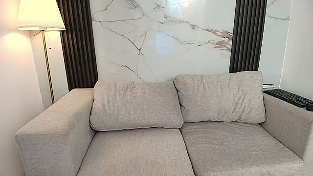 Snapshot of AprillRoss chatting on 12-15-25, 12:31 AprillRoss online show from 12-15-25, 12:31