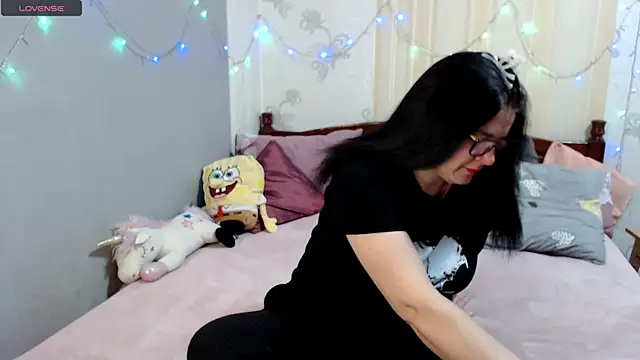 Snapshot of SashaBond chatting on 12-16-25, 08:08 SashaBond online show from 12-16-25, 08:08