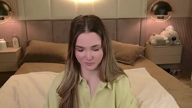 Lina Sinerz online show from 04-15-26, 08:42