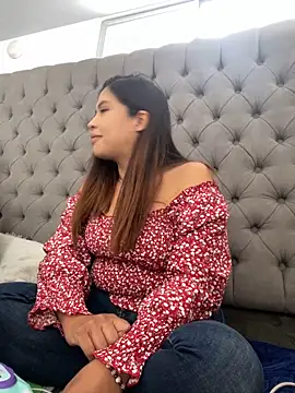 Snapshot of Alana-fox chatting on 12-15-25, 04:11 Alana-fox online show from 12-15-25, 04:11