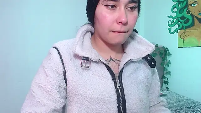 Snapshot of naomybenedetti chatting on 12-15-25, 02:54 naomybenedetti online show from 12-15-25, 02:54