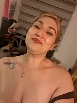 Snapshot of Magenta_Moon chatting on 01-13-26, 11:43 Magenta Moon online show from 01-13-26, 11:43