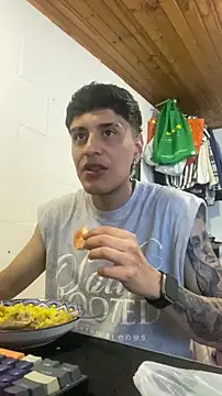 Snapshot of JhonCas44 chatting on 12-14-25, 04:34 JhonCas44 online show from 12-14-25, 04:34