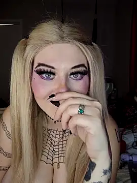 Snapshot of SpiderRose chatting on 12-15-25, 06:01 SpiderRose online show from 12-15-25, 06:01