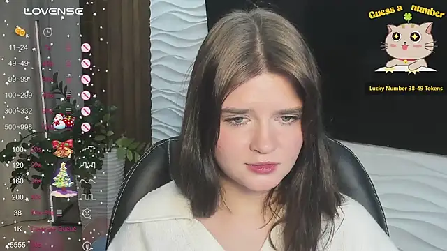 Snapshot of LanaTreades chatting on 12-13-25, 07:53 LanaTreades online show from 12-13-25, 07:53