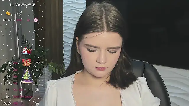 Snapshot of LanaTreades chatting on 12-14-25, 01:05 LanaTreades online show from 12-14-25, 01:05