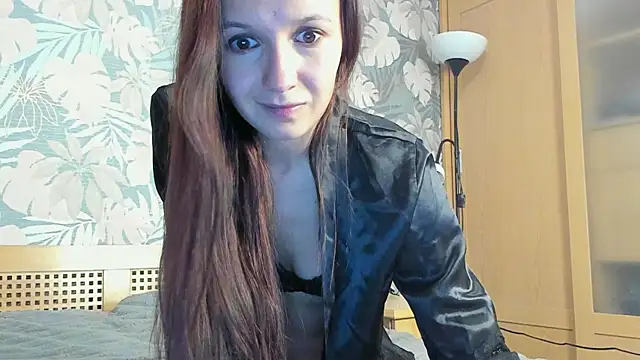 Snapshot of OliviaMuur chatting on 12-15-25, 05:28 OliviaMuur online show from 12-15-25, 05:28