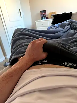 Snapshot of angei094 chatting on 12-15-25, 12:53 angei094 online show from 12-15-25, 12:53