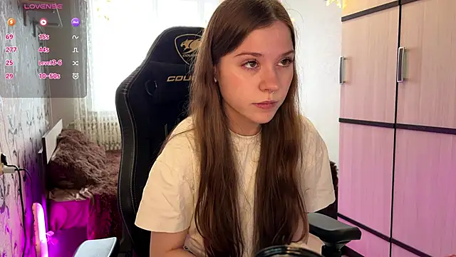 Snapshot of GayleLuu chatting on 12-16-25, 10:42 GayleLuu online show from 12-16-25, 10:42