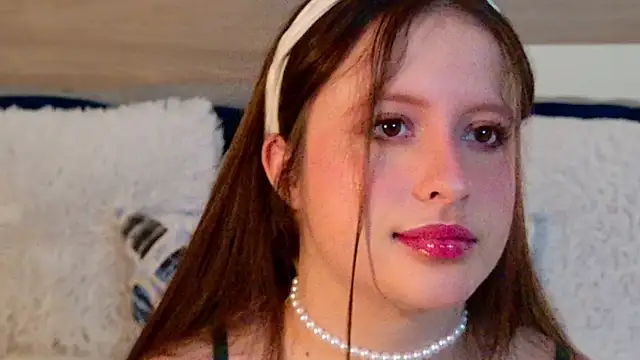 BellaFlecher online show from 12-17-25, 12:22