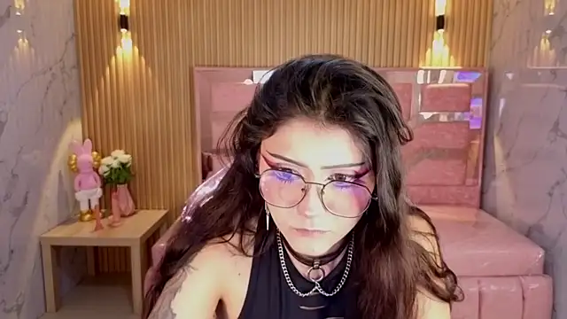 Snapshot of miss_devil_s chatting on 01-08-26, 03:09 miss devil s online show from 01-08-26, 03:09