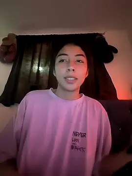 Snapshot of Mishelle-Brizo- chatting on 12-14-25, 03:45 Mishelle-Brizo- online show from 12-14-25, 03:45