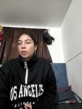 Snapshot of Mishelle-Brizo- chatting on 12-16-25, 03:44 Mishelle-Brizo- online show from 12-16-25, 03:44