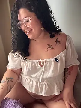 Snapshot of VanesssaMilf_ chatting on 12-15-25, 04:33 VanesssaMilf online show from 12-15-25, 04:33