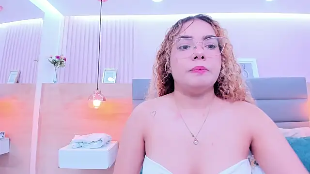 Snapshot of abril_dolly chatting on 12-15-25, 05:50 abril dolly online show from 12-15-25, 05:50