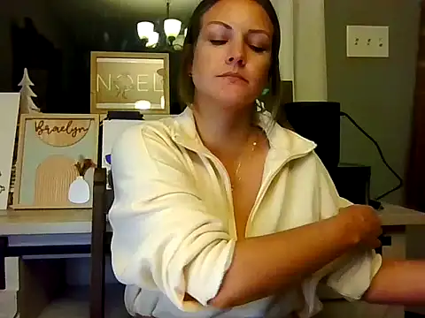 MagnoliaHoney online show from 12-22-25, 04:31