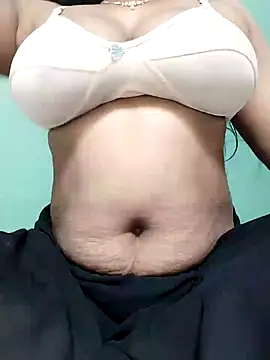 Snapshot of Uma-2 chatting on 12-22-25, 04:31 Uma-2 online show from 12-22-25, 04:31