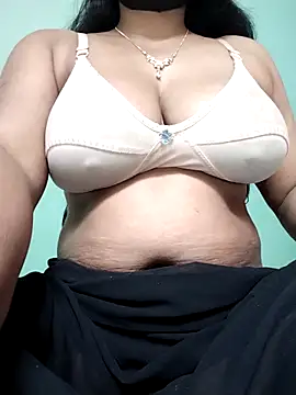 Snapshot of Uma-2 chatting on 12-23-25, 04:32 Uma-2 online show from 12-23-25, 04:32