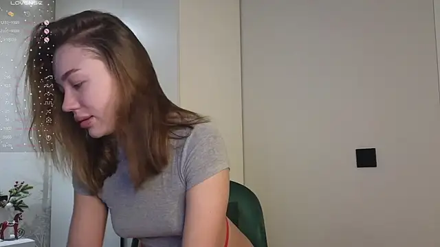 PrincessDafney online show from 12-15-25, 04:50