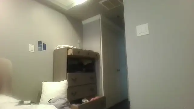 Snapshot of BeefyNcloudy chatting on 12-15-25, 04:11 BeefyNcloudy online show from 12-15-25, 04:11