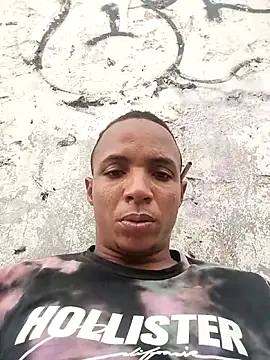 Snapshot of Andreskelly chatting on 02-15-26, 09:00 Andreskelly online show from 02-15-26, 09:00