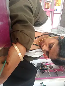 Snapshot of nehakapoor89 chatting on 02-21-26, 06:36 nehakapoor89 online show from 02-21-26, 06:36