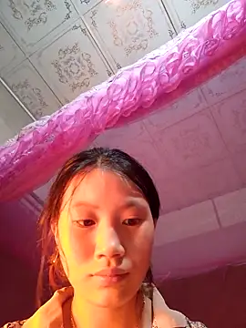 Snapshot of Lomay69 chatting on 12-17-25, 10:43 Lomay69 online show from 12-17-25, 10:43