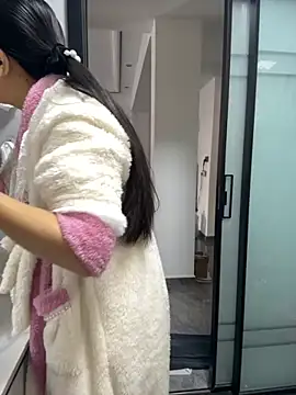 Snapshot of cmvoo chatting on 12-15-25, 01:43 cmvoo online show from 12-15-25, 01:43