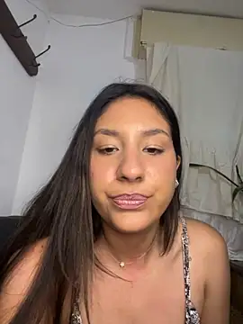 Snapshot of Vickibabyoficial_ chatting on 12-15-25, 06:39 Vickibabyoficial online show from 12-15-25, 06:39