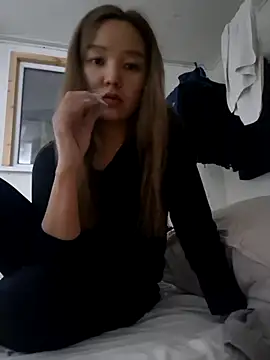 Snapshot of SherrylShaw chatting on 12-14-25, 04:01 SherrylShaw online show from 12-14-25, 04:01