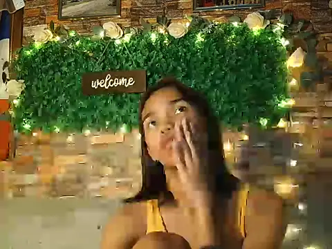 LaurenePh2 online show from 12-20-25, 10:00