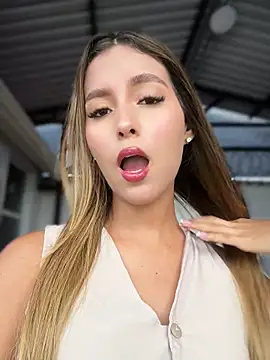 Snapshot of Valeria-escobar chatting on 07-21-26, 11:34 Valeria-escobar online show from 07-21-26, 11:34