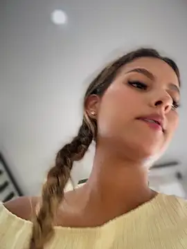 Snapshot of Valeria-escobar chatting on 07-28-26, 04:39 Valeria-escobar online show from 07-28-26, 04:39