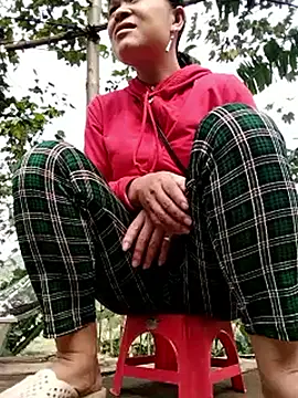 Seductive slut online show from 12-14-25, 02:39