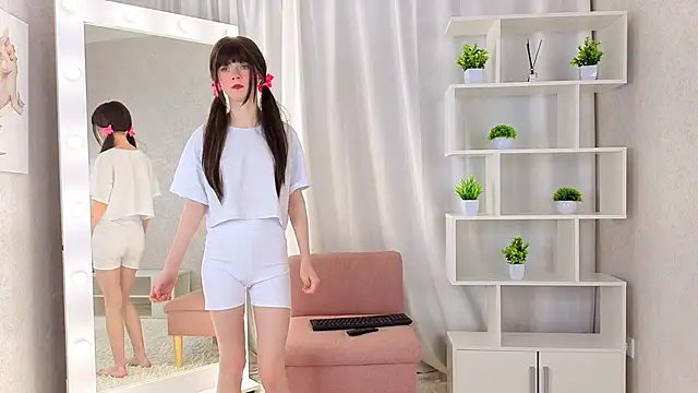 ViollaBloom online show from 02-10-26, 08:46