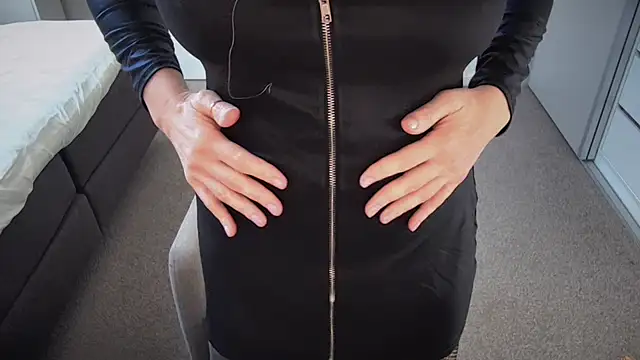 Snapshot of Dutchamber38 chatting on 03-04-25, 08:57 Dutchamber38 online show from 03-04-25, 08:57