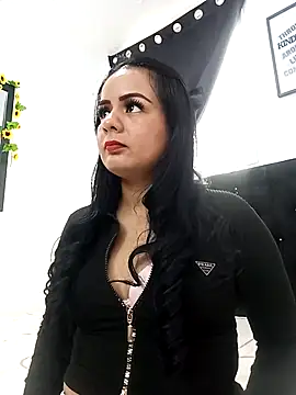 Snapshot of Violetawiliams chatting on 12-15-25, 01:48 Violetawiliams online show from 12-15-25, 01:48