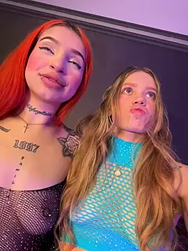 Snapshot of Railey_And_Megan chatting on 12-17-25, 04:02 Railey And Megan online show from 12-17-25, 04:02