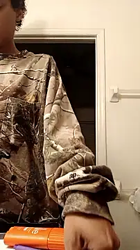 Snapshot of Teeskii_ chatting on 12-17-25, 10:10 Teeskii online show from 12-17-25, 10:10