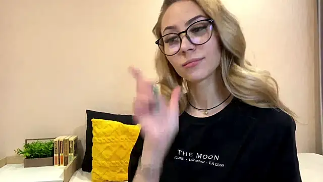 sun under skyy online show from 12-18-25, 10:21