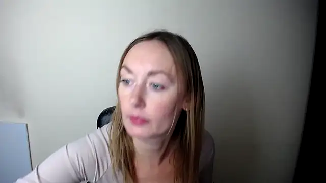 Snapshot of LiaSeass_ chatting on 12-14-25, 02:33 LiaSeass online show from 12-14-25, 02:33