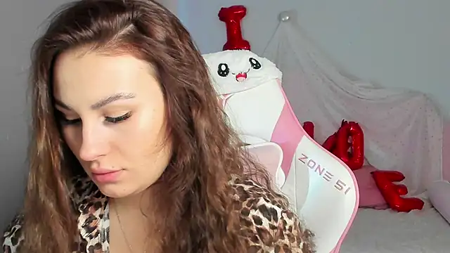 NoraFoxes online show from 02-18-26, 05:25