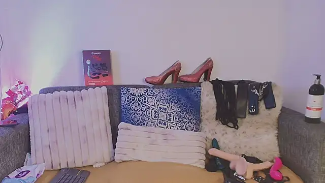 Laura hotmilf online show from 04-02-26, 01:20