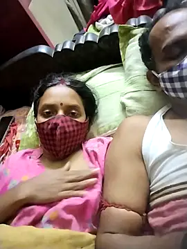 Snapshot of Mr-Mrs-couple chatting on 12-17-25, 07:09 Mr-Mrs-couple online show from 12-17-25, 07:09